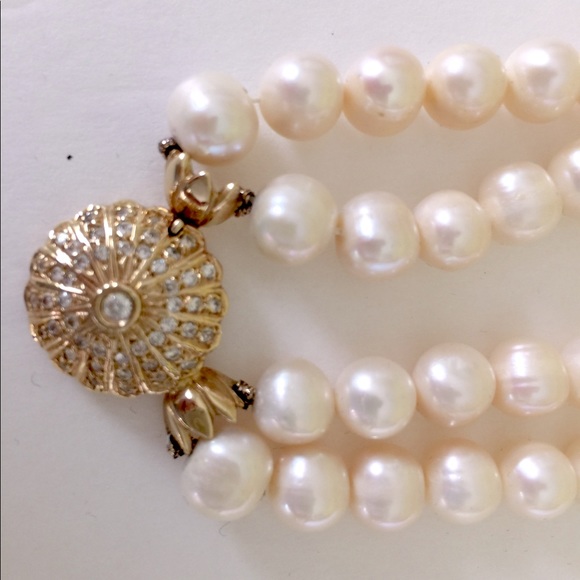 Real Pearl Necklace With Diamonds and Gold Clasp - Picture 13 of 16